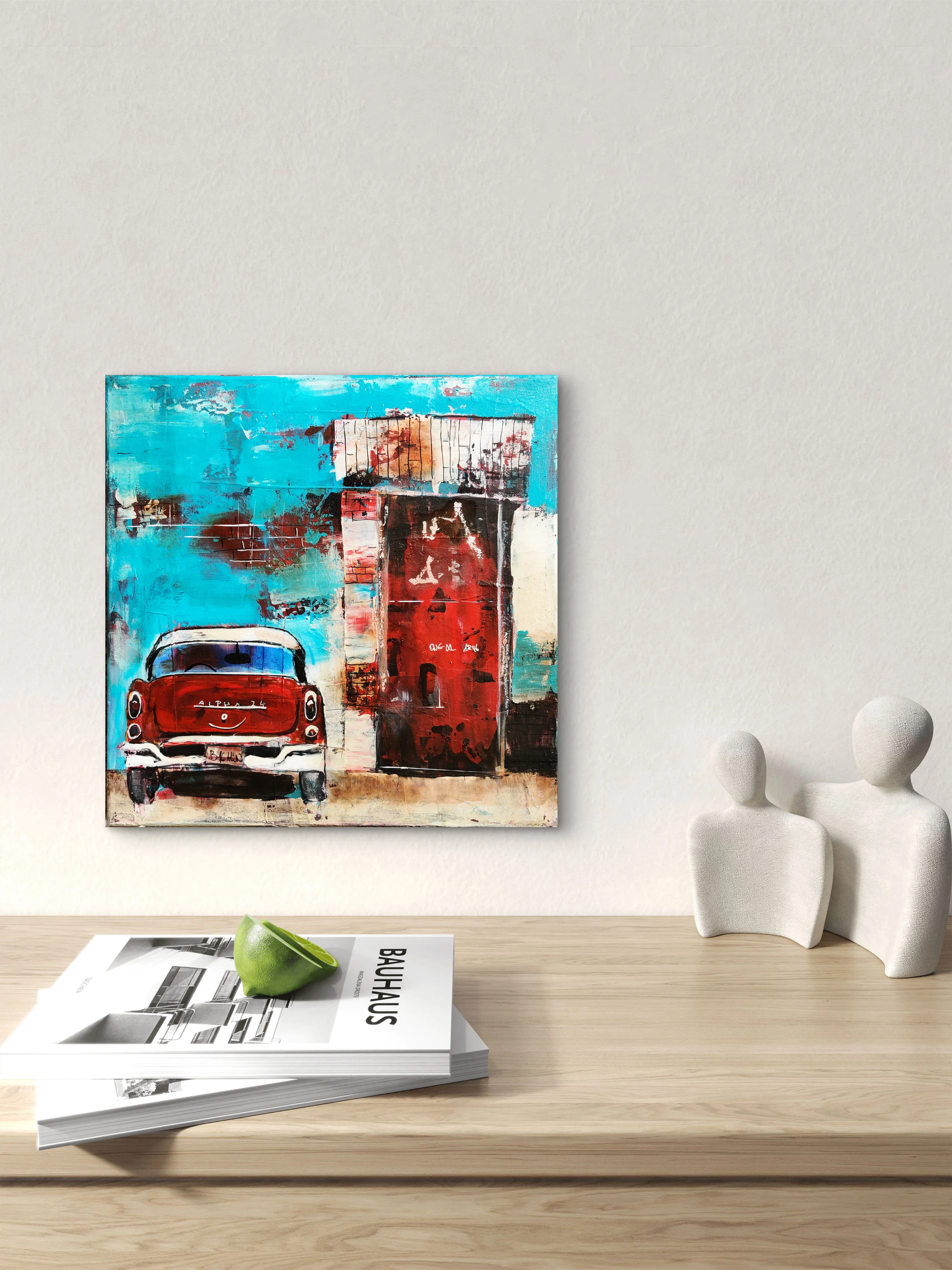 roter-klassiker-vor-der-werkstatt - Im Raum